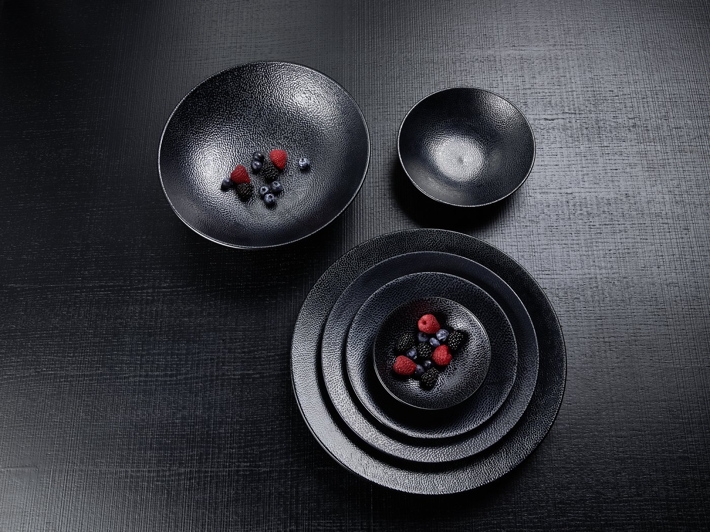 Kaori pasta plate black metallic/ray stoneware