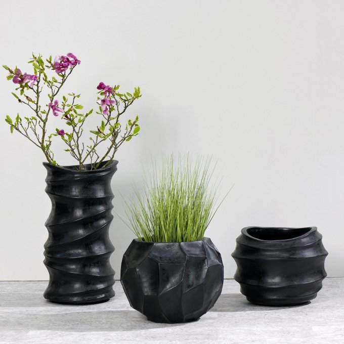 Sealine vessel/planter charcoal, H 56 cm D 30 cm